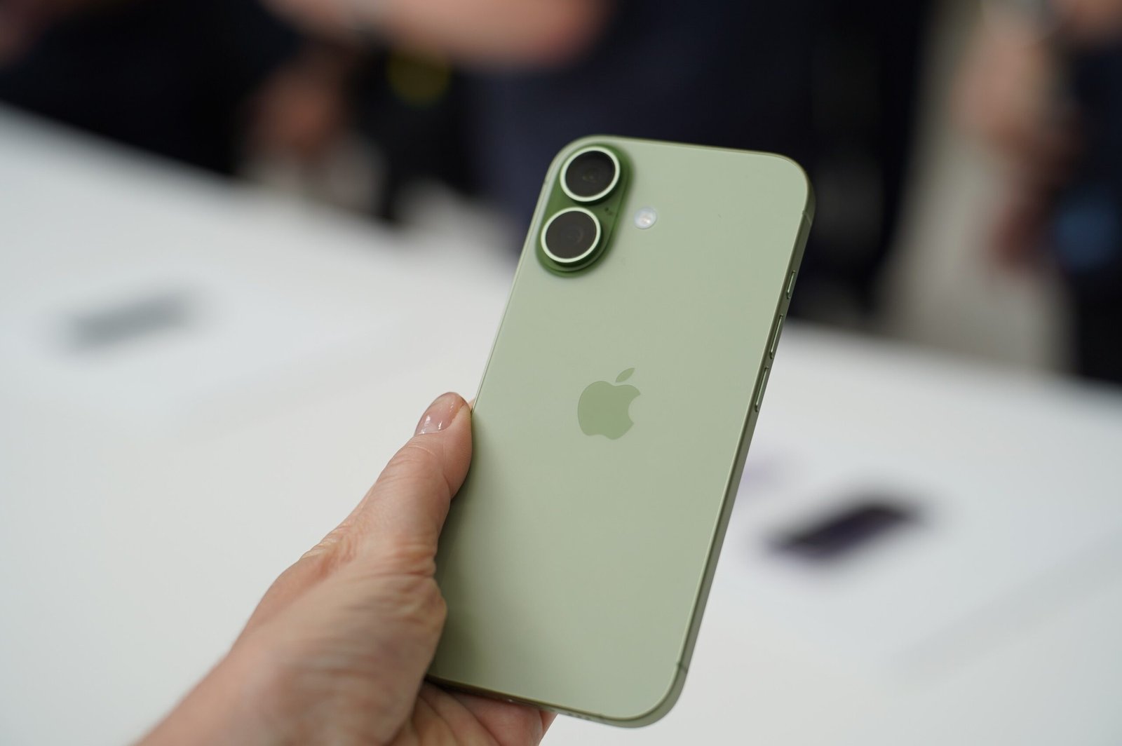 Apple’s iPhone and Mac sales keep growing despite RAM shortages 3 DSC01498 89BmbJ scaled