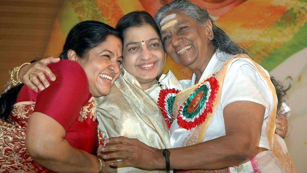p.susheela honoured 5 nLGMcE