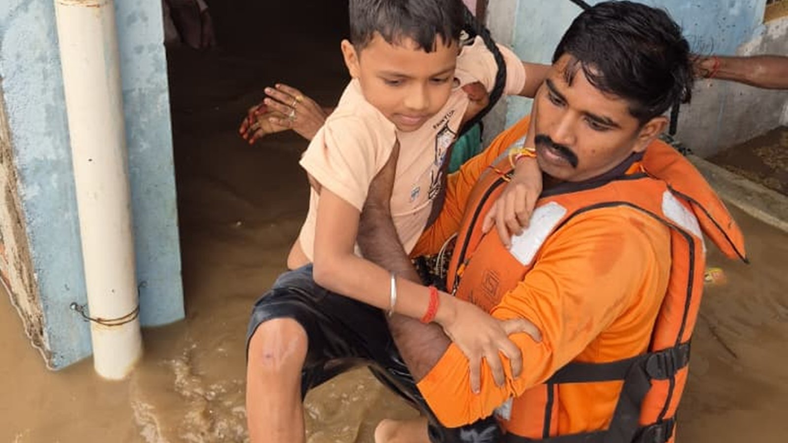 The rising water has disrupted normal life with residents facing difficulties in moving between villages and even accessing essential supplies 5QjIUf