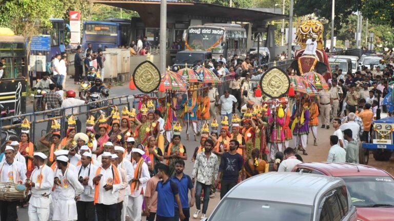 Dharwad Dasara to be celebrated tomorrow 9 2699 2 10 2025 18 40 51 1 03HUBLIDWDJAMBOOSAVARI 3 Q5OccN